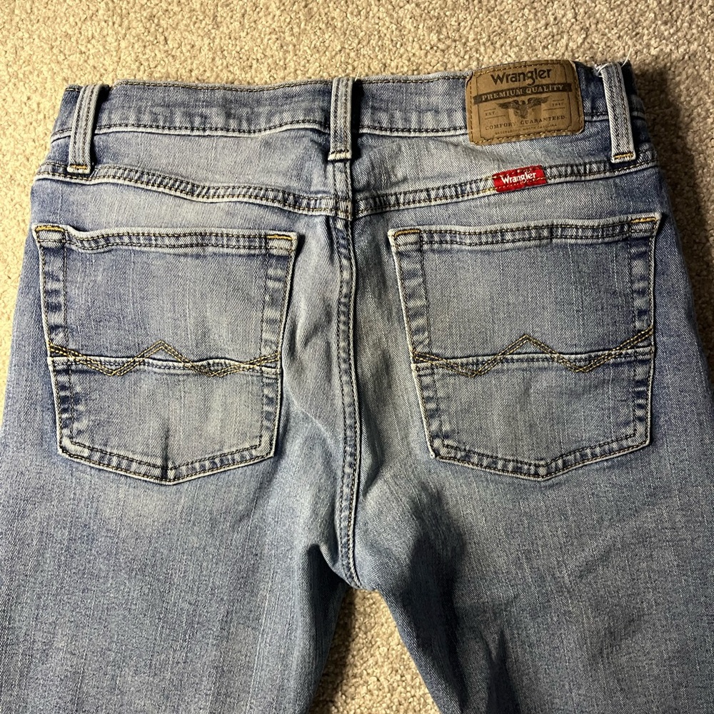 Wrangler Men's Relaxed Fit Jeans in Light Blue